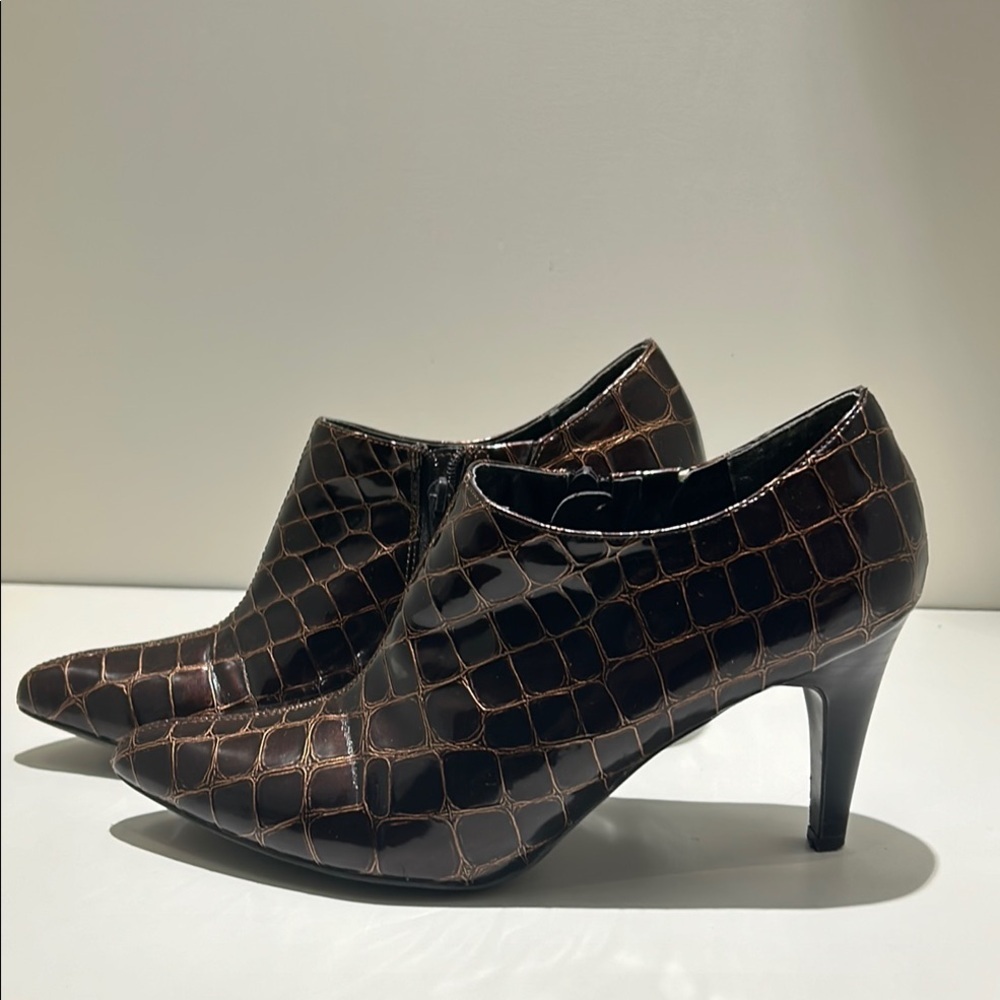 Brown Crocodile Pattern Ankle shoe - Picture 3 of 10
